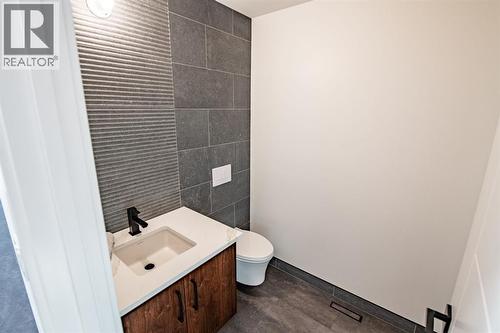 2 pc main floor - 158 Jarvis Bay Drive, Jarvis Bay, AB - Indoor Photo Showing Bathroom