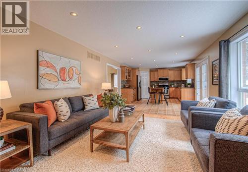 152 Lena Crescent, Cambridge, ON - Indoor Photo Showing Living Room