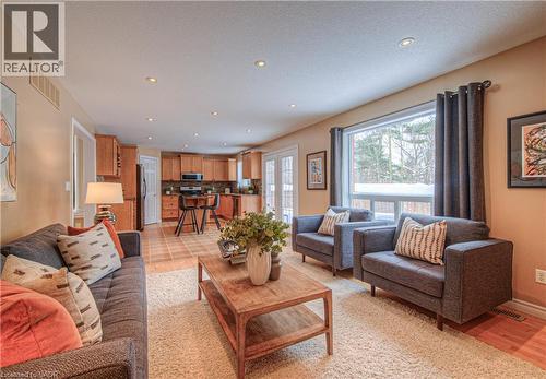 152 Lena Crescent, Cambridge, ON - Indoor Photo Showing Living Room