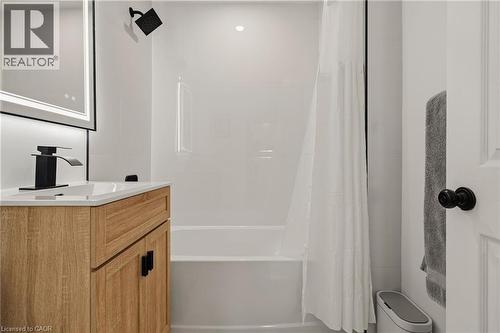 Bathroom - Main - 4 pc - 56 Tolton Avenue, Hamilton, ON - Indoor Photo Showing Bathroom