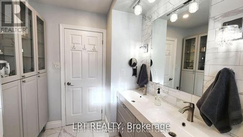 48 Maplehurst Crescent, Barrie, ON - Indoor Photo Showing Bathroom