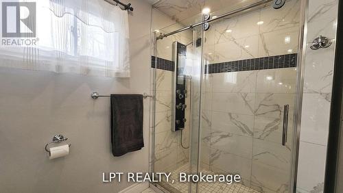 48 Maplehurst Crescent, Barrie, ON - Indoor Photo Showing Bathroom