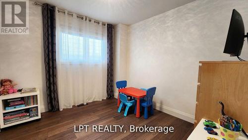 48 Maplehurst Crescent, Barrie, ON - Indoor