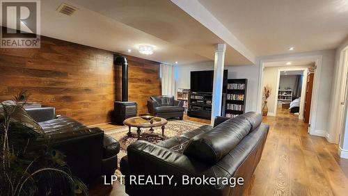 48 Maplehurst Crescent, Barrie, ON - Indoor