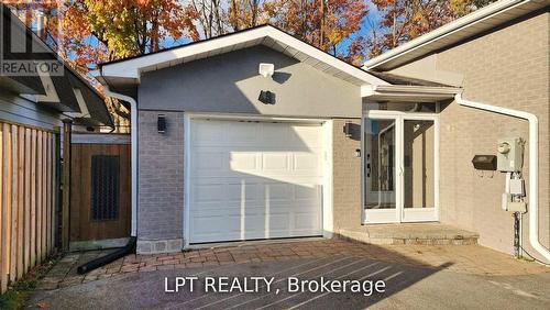 48 Maplehurst Crescent, Barrie, ON - Outdoor