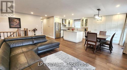 48 Maplehurst Crescent, Barrie, ON - Indoor Photo Showing Living Room