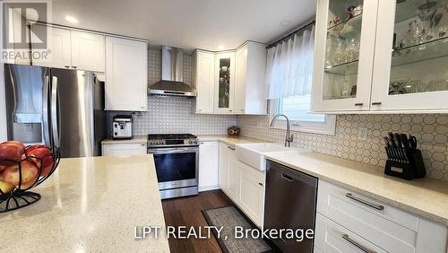 48 Maplehurst Crescent, Barrie, ON - Indoor Photo Showing Kitchen With Upgraded Kitchen