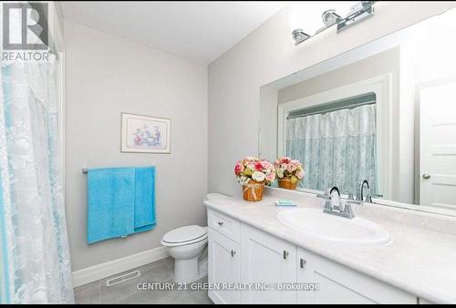 100 Spruce Gardens Court, Belleville, ON - Indoor Photo Showing Bathroom