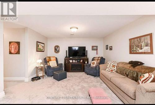 100 Spruce Gardens Court, Belleville, ON - Indoor Photo Showing Living Room