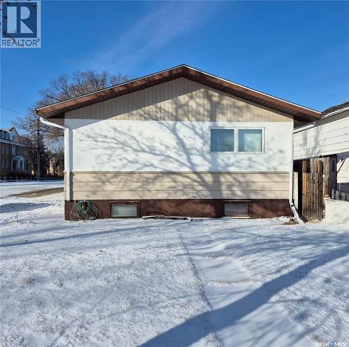 144 2Nd Street W, Ponteix, SK - Outdoor