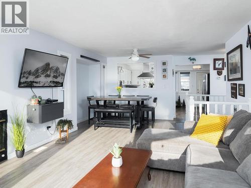 4622 Giscome Road, Prince George, BC - Indoor Photo Showing Living Room