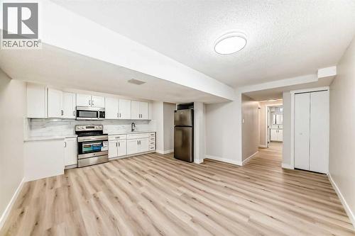 937 Marcombe Drive Ne, Calgary, AB - Indoor Photo Showing Kitchen