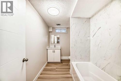 937 Marcombe Drive Ne, Calgary, AB - Indoor