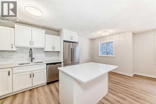 937 Marcombe Drive Ne, Calgary, AB - Indoor Photo Showing Kitchen