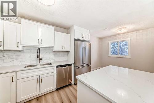 937 Marcombe Drive Ne, Calgary, AB - Indoor Photo Showing Kitchen