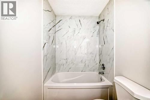 937 Marcombe Drive Ne, Calgary, AB - Indoor Photo Showing Bathroom