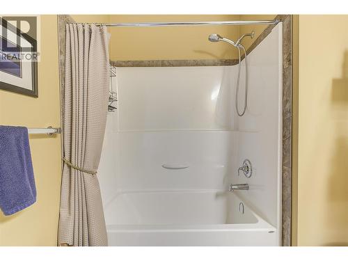 8011 Pierre Drive, Summerland, BC - Indoor Photo Showing Bathroom