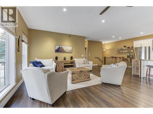 8011 Pierre Drive, Summerland, BC - Indoor Photo Showing Living Room