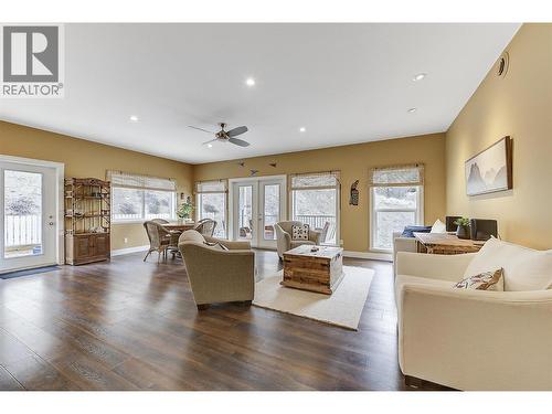 8011 Pierre Drive, Summerland, BC - Indoor Photo Showing Living Room