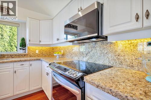 3482 Ridge Boulevard, West Kelowna, BC - Indoor Photo Showing Kitchen