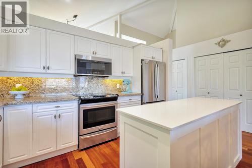 3482 Ridge Boulevard, West Kelowna, BC - Indoor Photo Showing Kitchen With Upgraded Kitchen