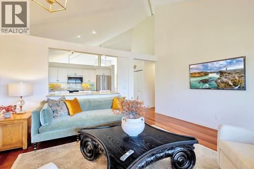 3482 Ridge Boulevard, West Kelowna, BC - Indoor Photo Showing Living Room