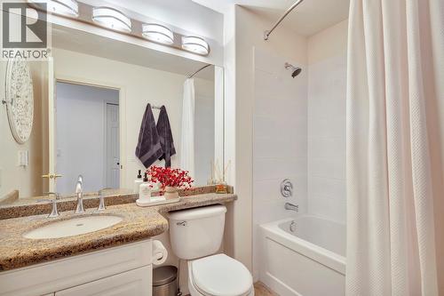 3482 Ridge Boulevard, West Kelowna, BC - Indoor Photo Showing Bathroom