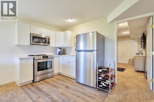 3482 Ridge Boulevard, West Kelowna, BC - Indoor Photo Showing Kitchen