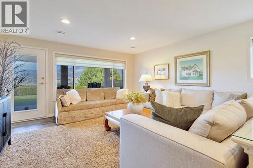 3482 Ridge Boulevard, West Kelowna, BC - Indoor Photo Showing Living Room