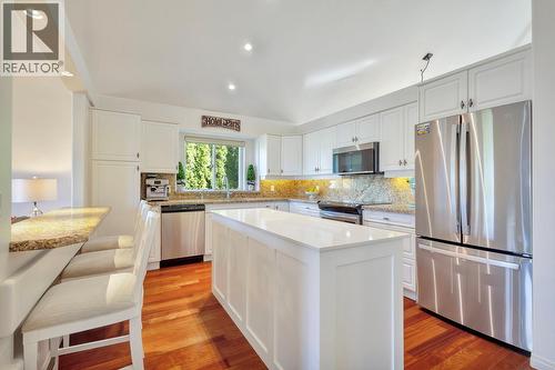 3482 Ridge Boulevard, West Kelowna, BC - Indoor Photo Showing Kitchen With Upgraded Kitchen