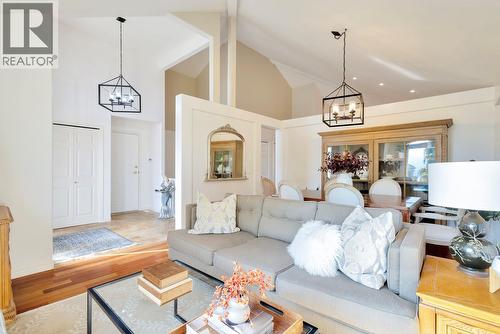 3482 Ridge Boulevard, West Kelowna, BC - Indoor Photo Showing Living Room