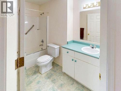 201-5680 Ortona Ave, Powell River, BC - Indoor Photo Showing Bathroom