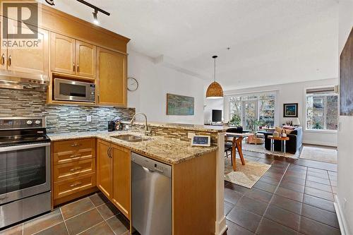 304, 923 15 Avenue Sw, Calgary, AB - Indoor Photo Showing Kitchen With Double Sink