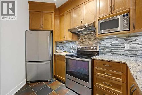 304, 923 15 Avenue Sw, Calgary, AB - Indoor Photo Showing Kitchen