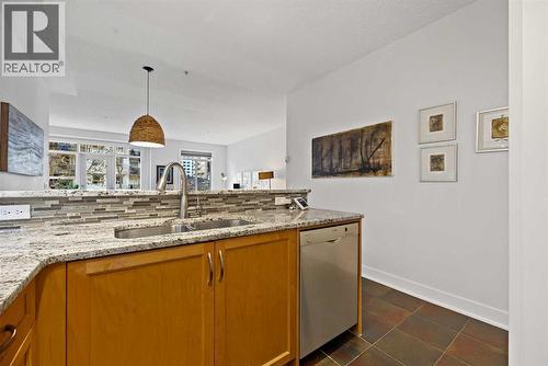 304, 923 15 Avenue Sw, Calgary, AB - Indoor Photo Showing Kitchen With Double Sink