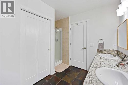 304, 923 15 Avenue Sw, Calgary, AB - Indoor Photo Showing Bathroom