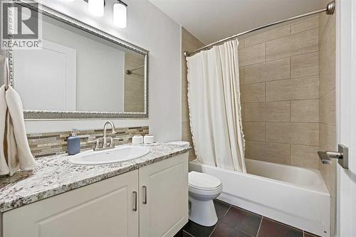 304, 923 15 Avenue Sw, Calgary, AB - Indoor Photo Showing Bathroom