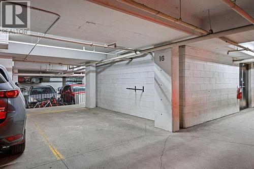 304, 923 15 Avenue Sw, Calgary, AB - Indoor Photo Showing Garage