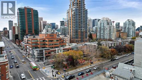 304, 923 15 Avenue Sw, Calgary, AB - Outdoor With Facade