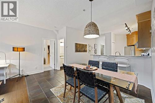 304, 923 15 Avenue Sw, Calgary, AB - Indoor Photo Showing Dining Room