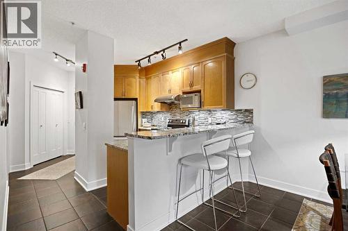 304, 923 15 Avenue Sw, Calgary, AB - Indoor Photo Showing Kitchen