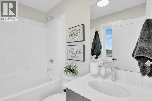 13 Gray Close, Sylvan Lake, AB - Indoor Photo Showing Bathroom