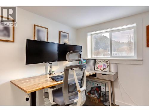 2245 Shuswap Avenue, Lumby, BC - Indoor Photo Showing Office