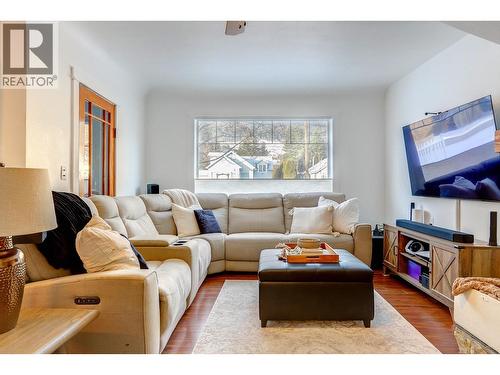 2245 Shuswap Avenue, Lumby, BC - Indoor Photo Showing Living Room