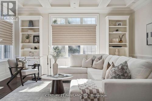 337 Kingsdale Avenue, Toronto, ON - Indoor Photo Showing Living Room