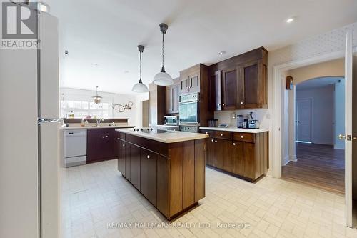 11222 Bayview Avenue, Richmond Hill, ON - Indoor Photo Showing Kitchen