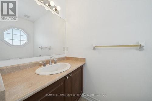 70 - 50 Southwoods Crescent, Barrie, ON - Indoor Photo Showing Bathroom