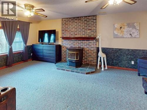 5439 Manson Ave, Powell River, BC - Indoor With Fireplace