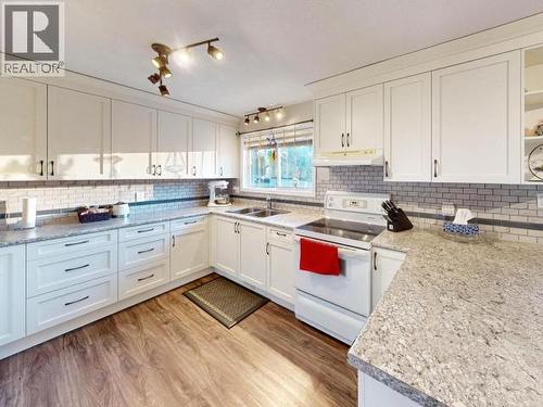 5439 Manson Ave, Powell River, BC - Indoor Photo Showing Kitchen With Double Sink