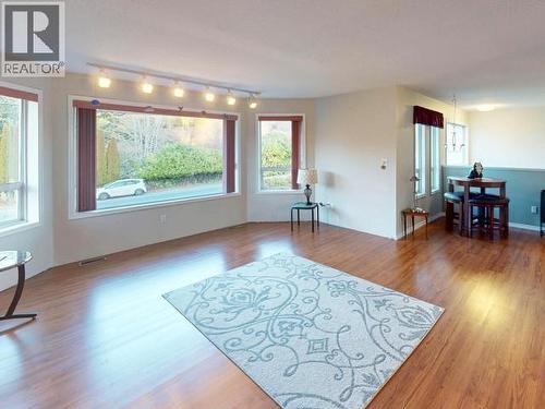 5439 Manson Ave, Powell River, BC - Indoor